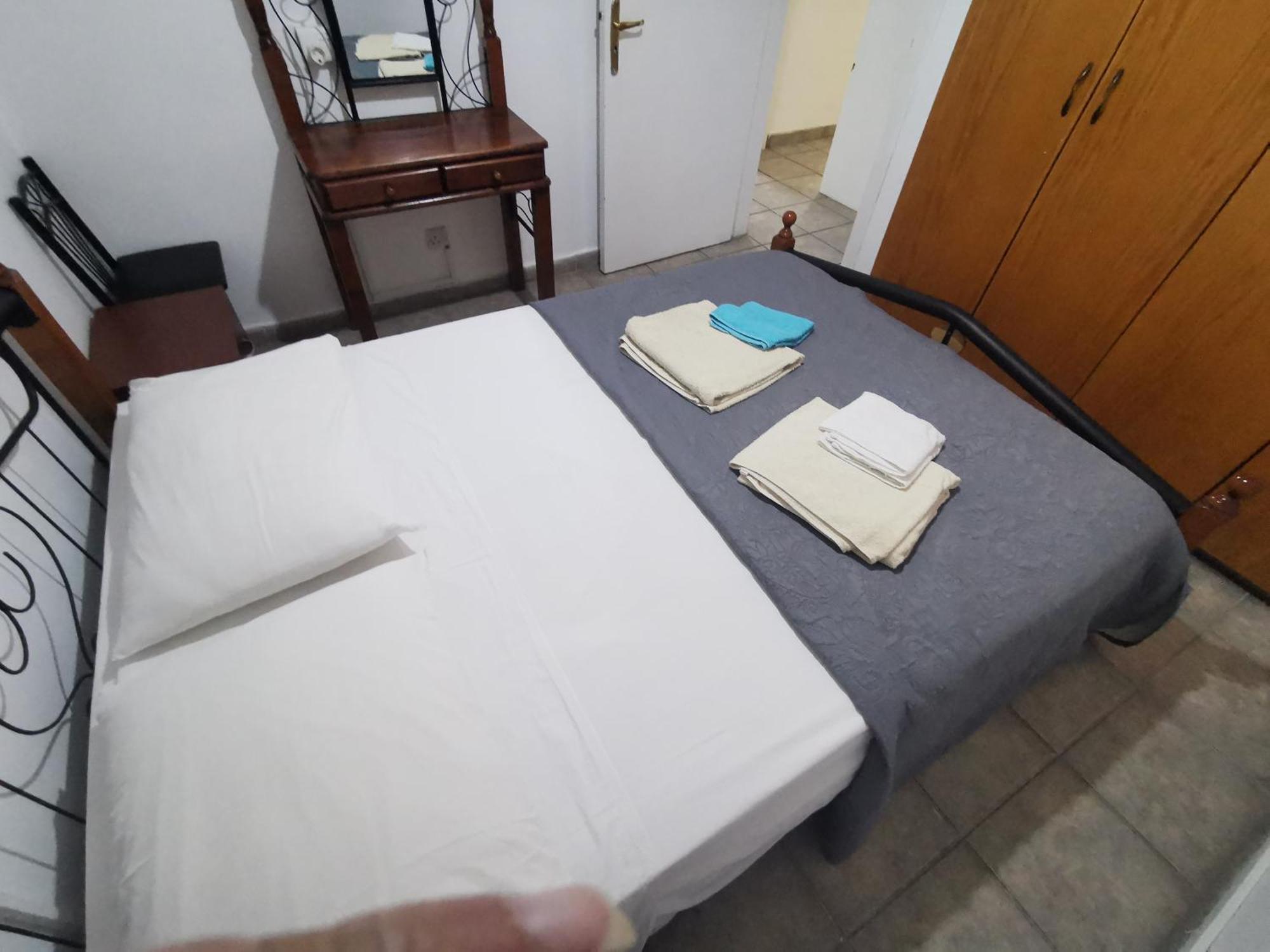 Strovolos Rooms Studios Nicosia Szoba fotó