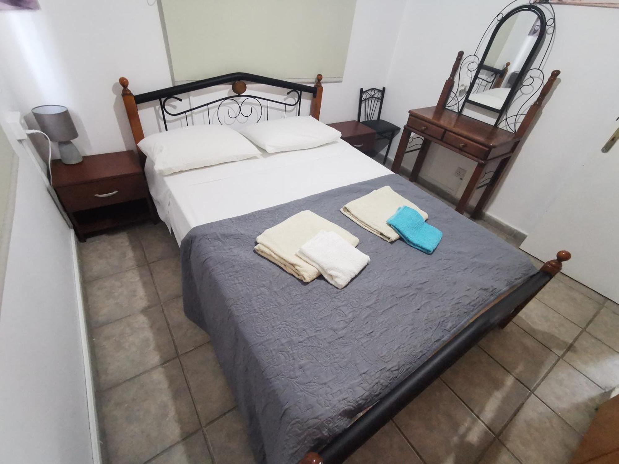 Strovolos Rooms Studios Nicosia Szoba fotó