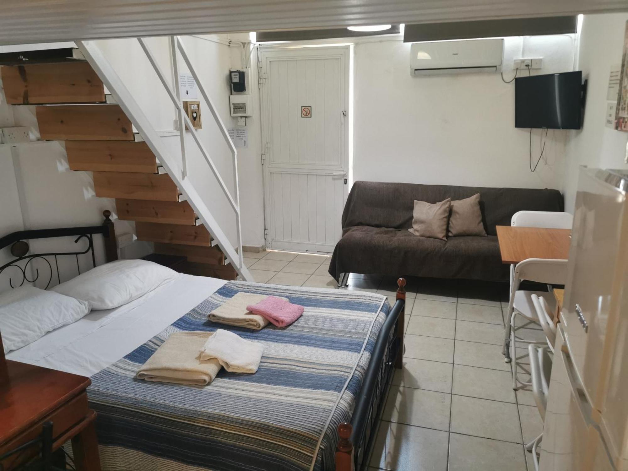 Strovolos Rooms Studios Nicosia Szoba fotó